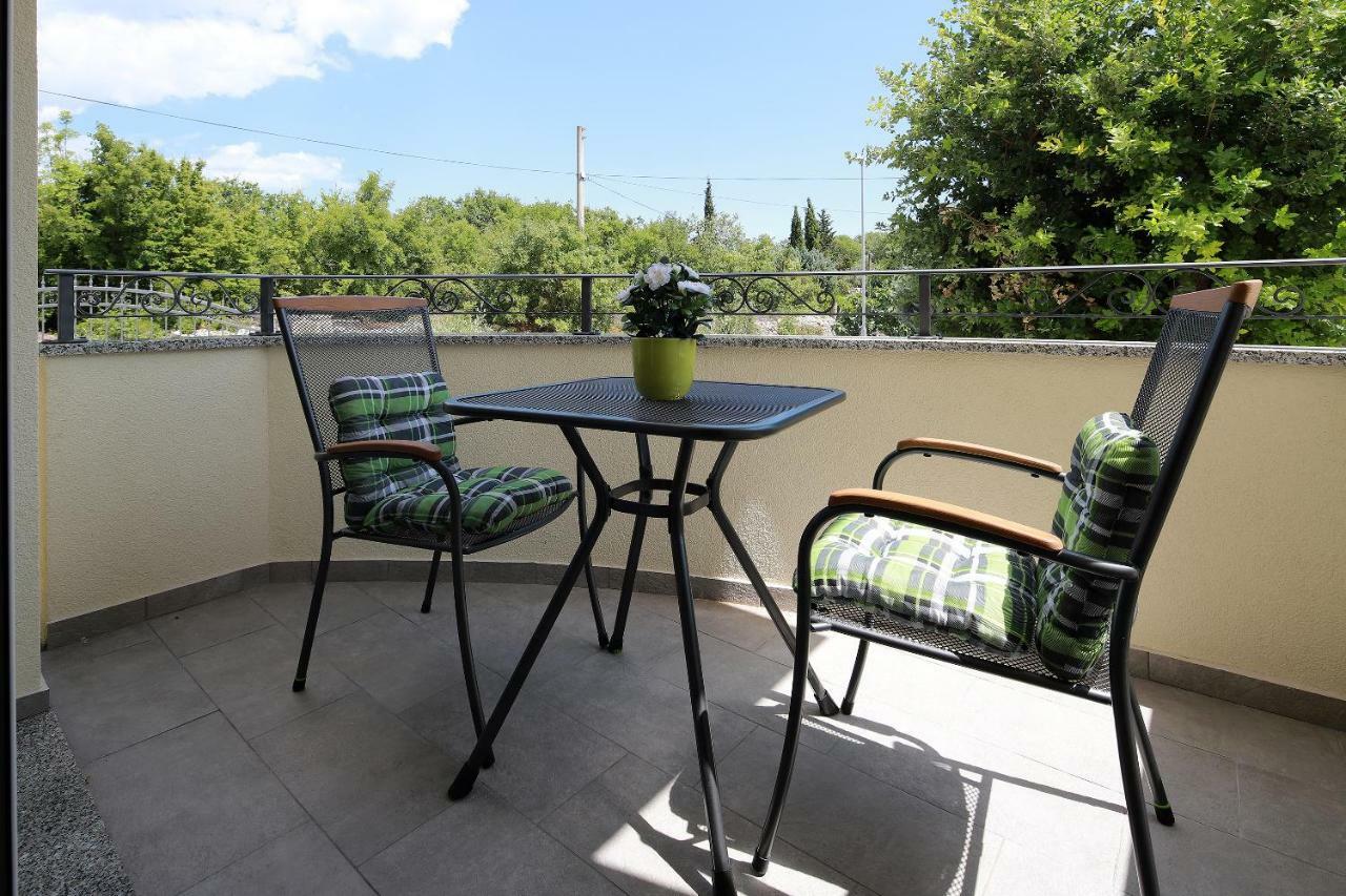 Apartmani Judita Pinezići Exteriör bild
