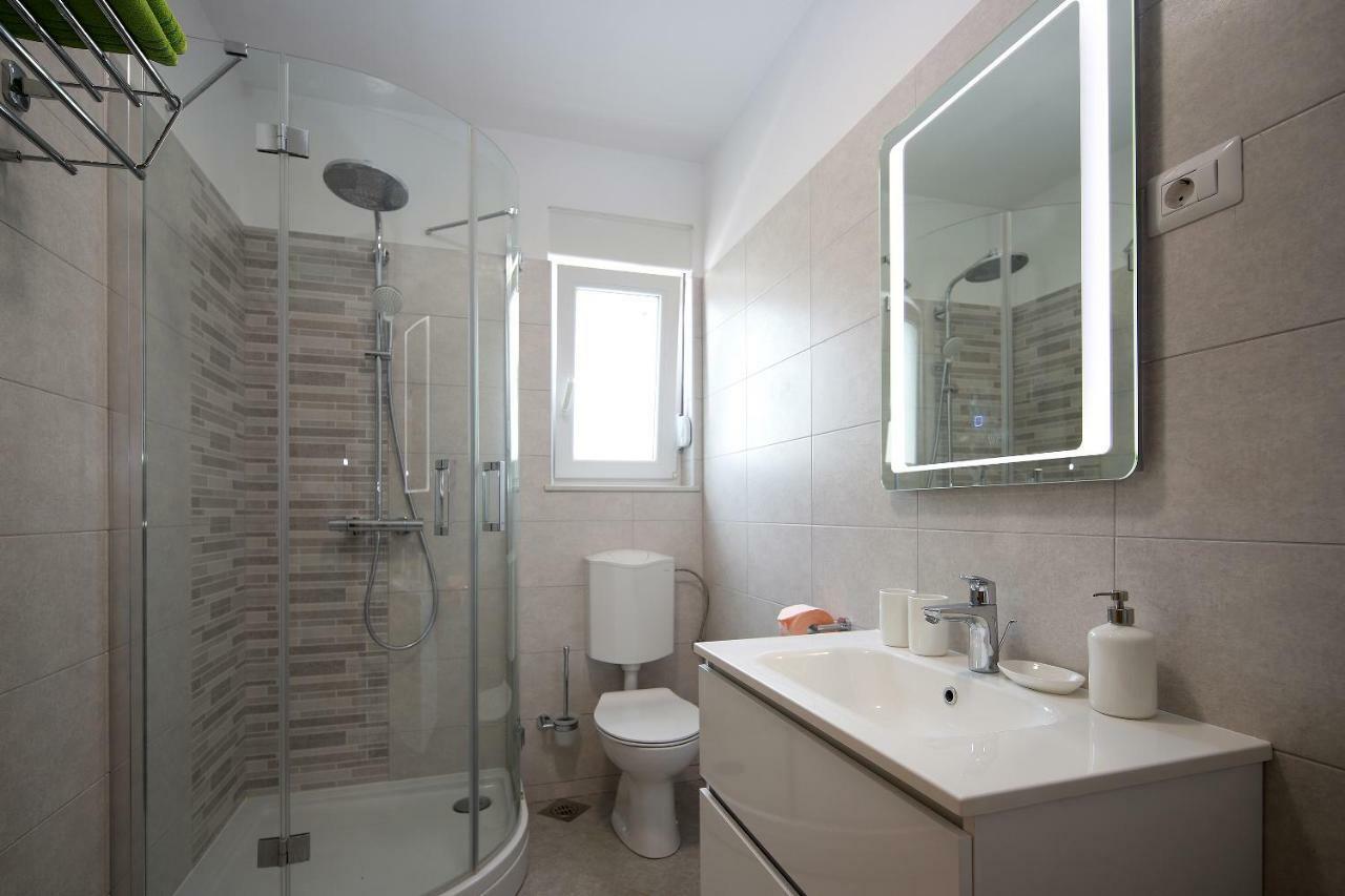 Apartmani Judita Pinezići Exteriör bild