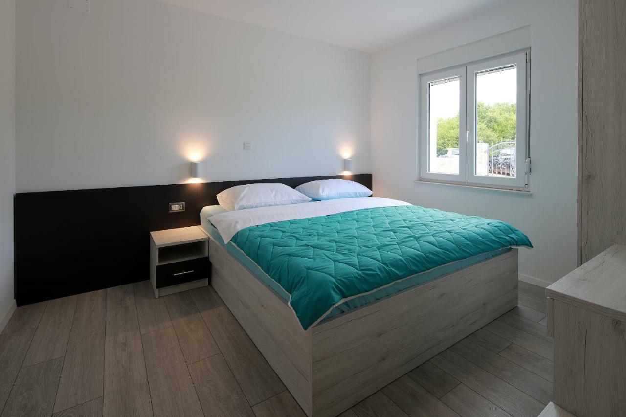 Apartmani Judita Pinezići Exteriör bild