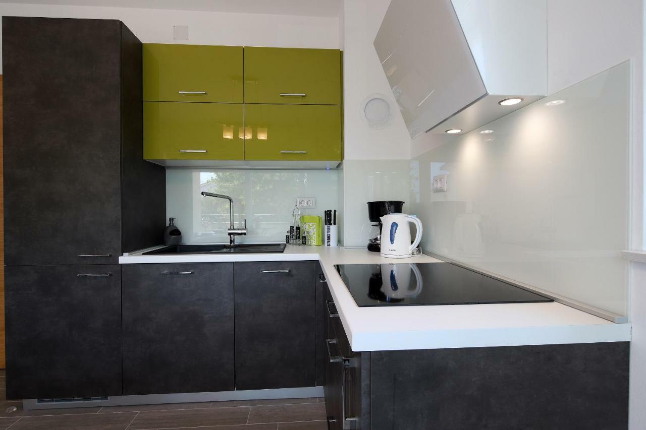 Apartmani Judita Pinezići Exteriör bild