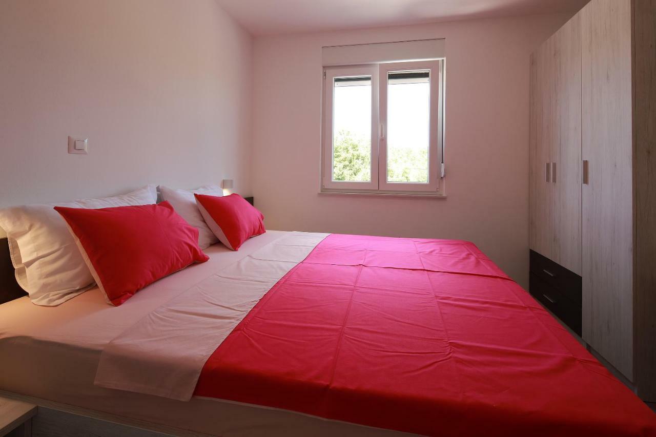 Apartmani Judita Pinezići Exteriör bild