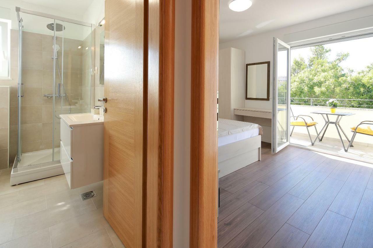 Apartmani Judita Pinezići Exteriör bild