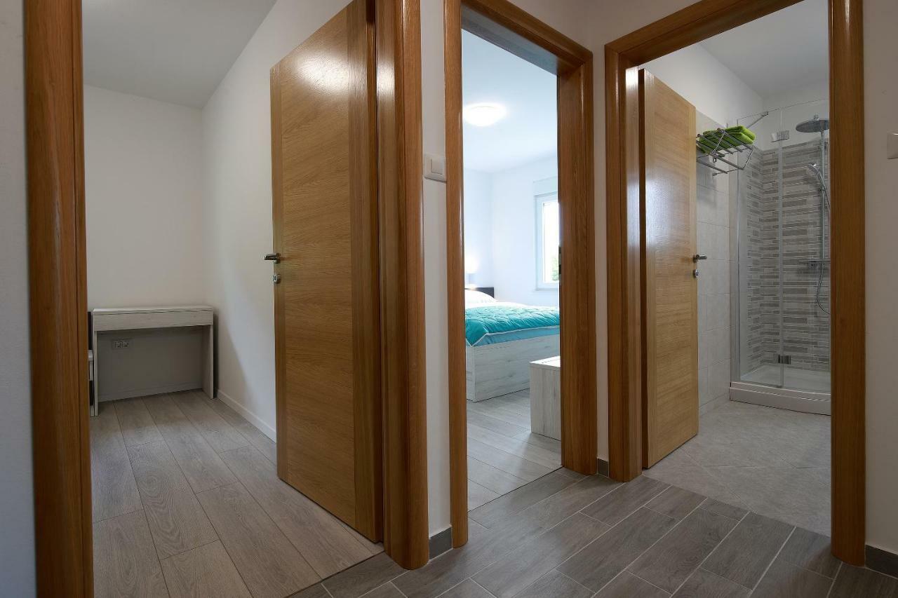 Apartmani Judita Pinezići Exteriör bild