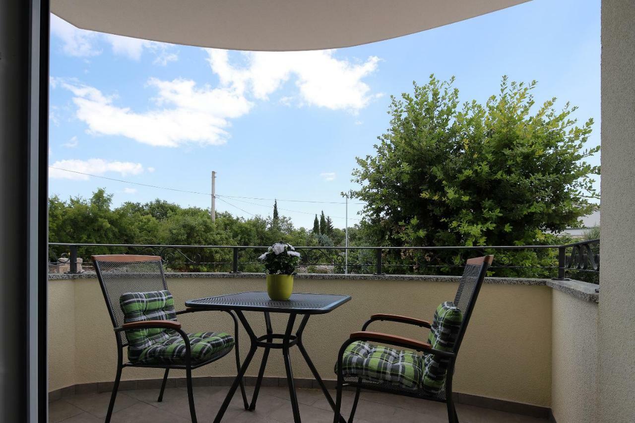 Apartmani Judita Pinezići Exteriör bild