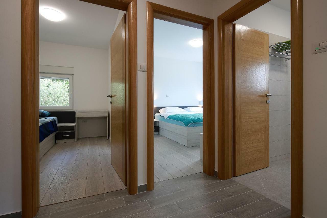 Apartmani Judita Pinezići Exteriör bild