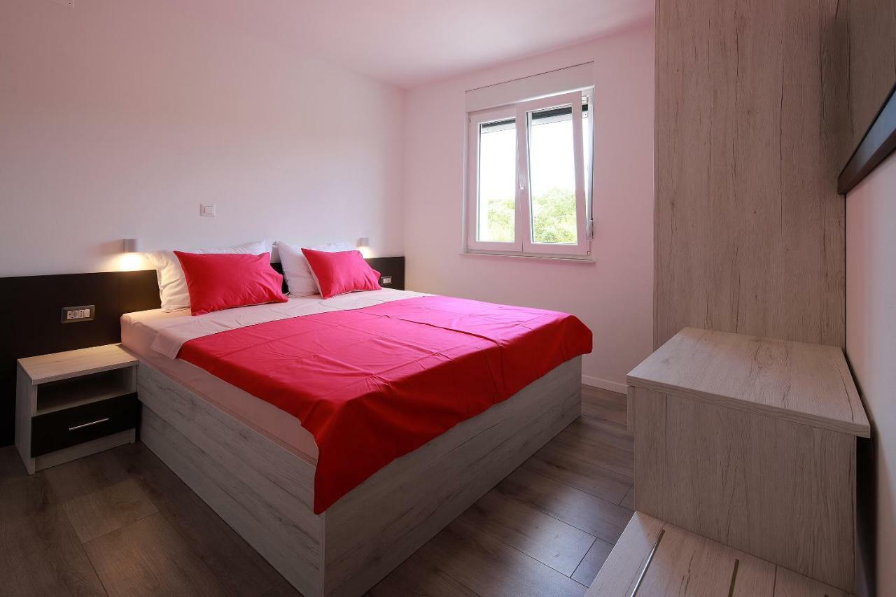 Apartmani Judita Pinezići Exteriör bild