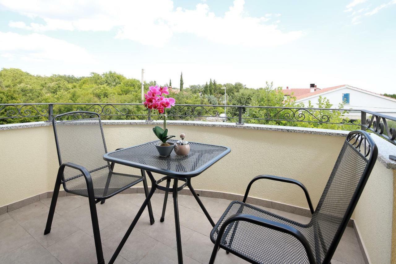 Apartmani Judita Pinezići Exteriör bild