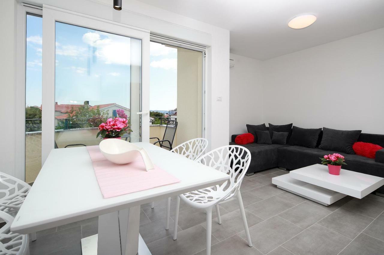 Apartmani Judita Pinezići Exteriör bild
