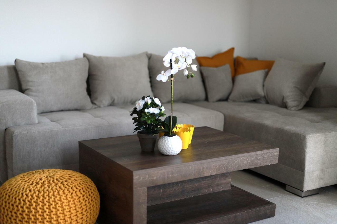 Apartmani Judita Pinezići Exteriör bild